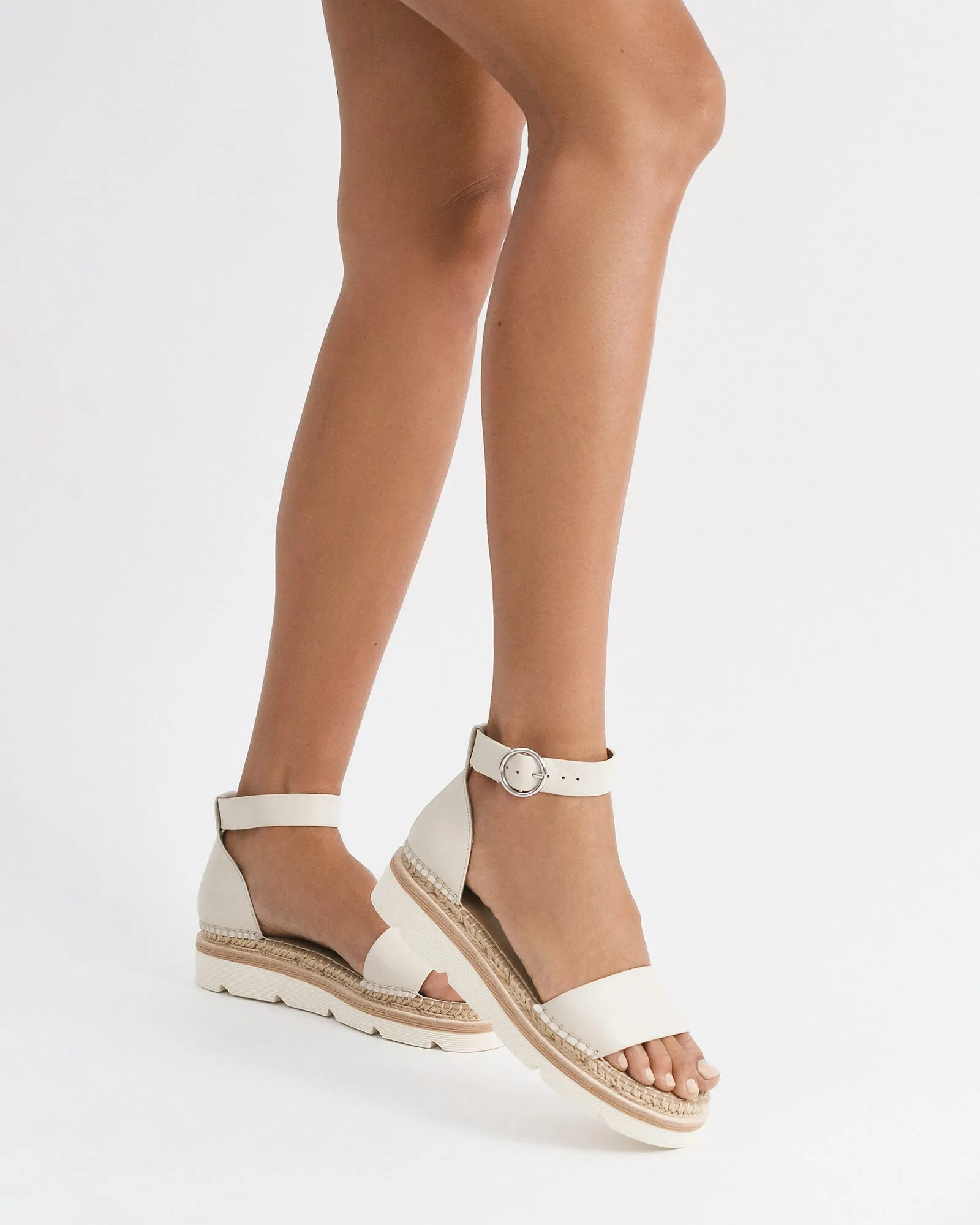 SANDALES PLATES IVY EN CUIR BLANC CASSÉ