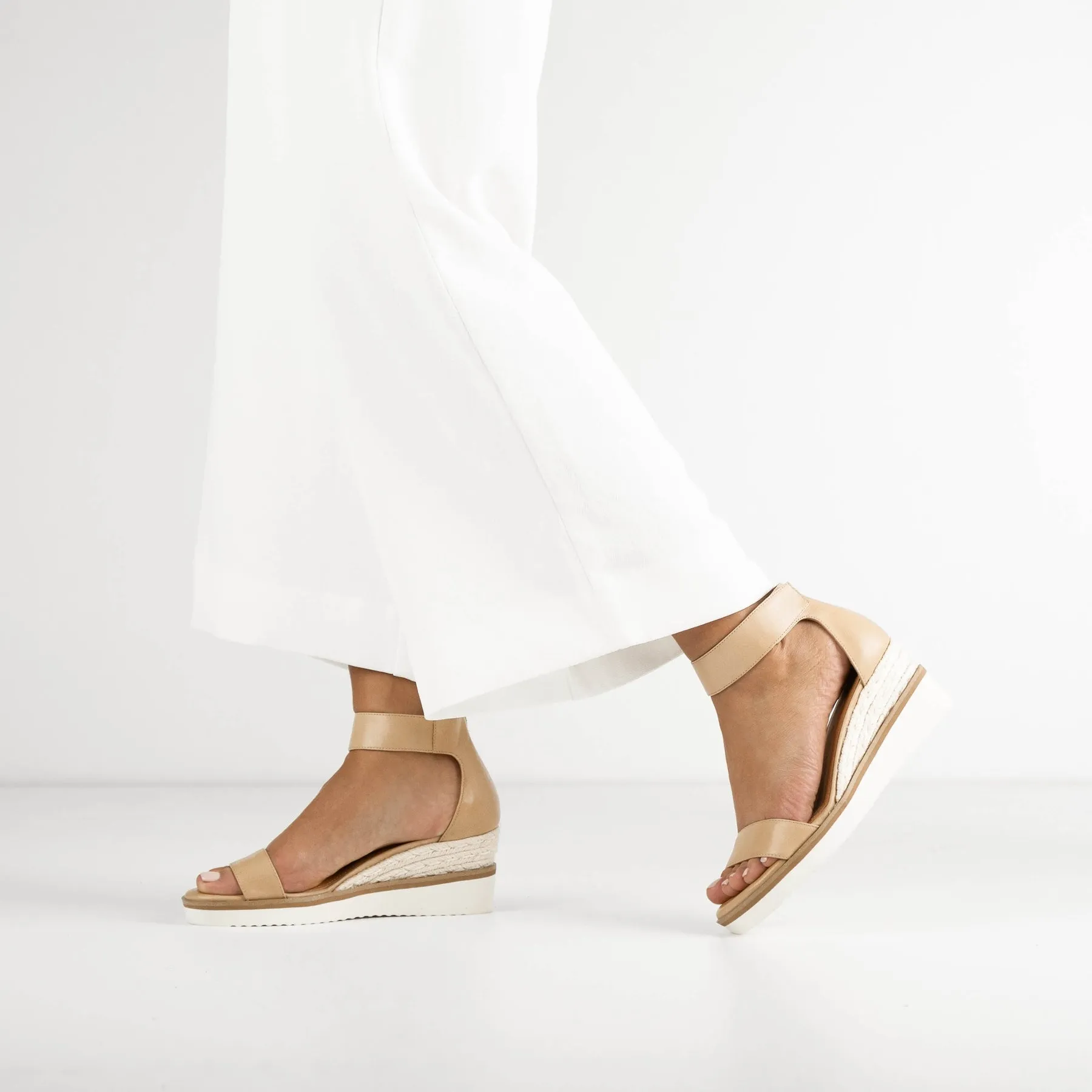 SANDALES ESPADRILLES EN CUIR CONFORTABLES