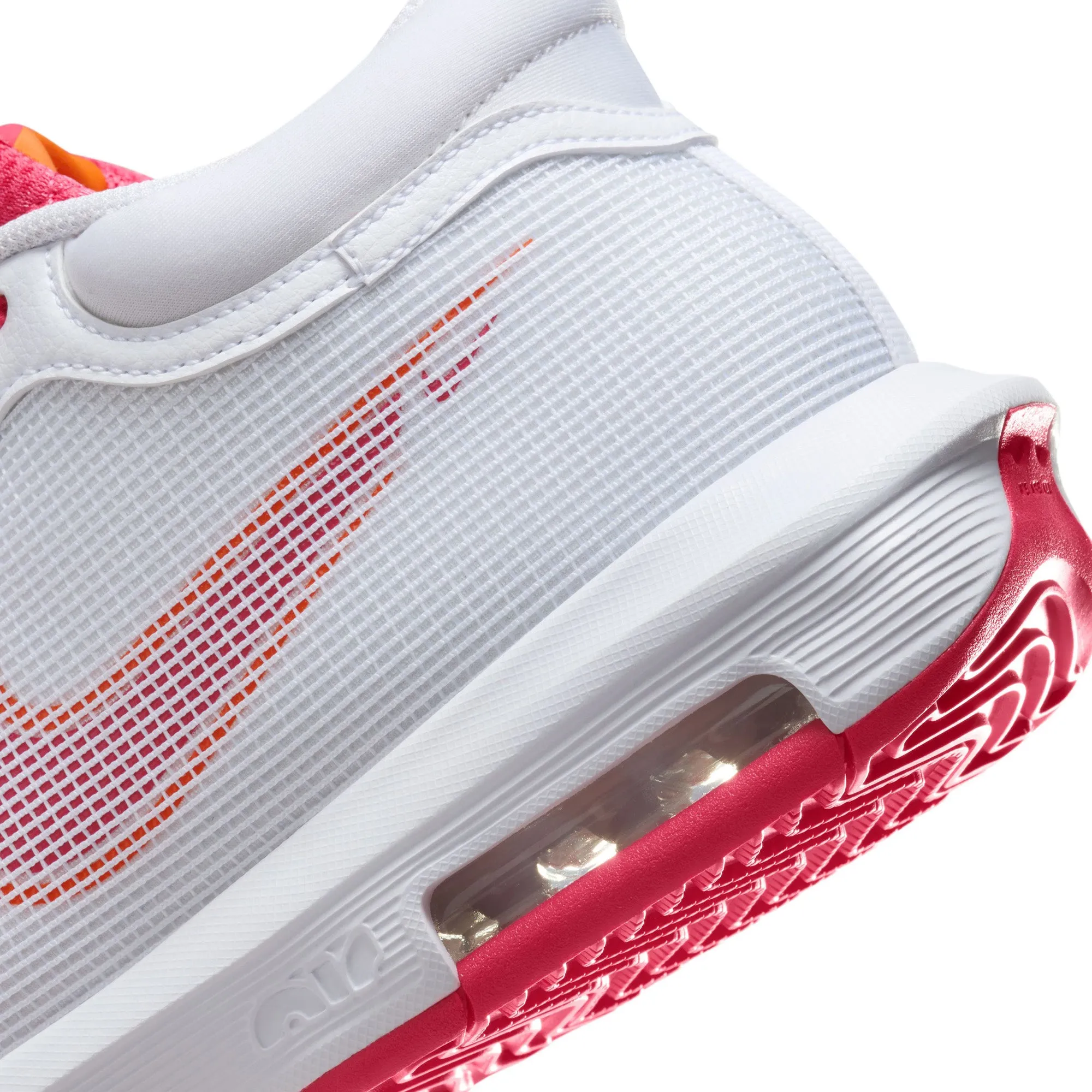 Chaussures de Basketball Homme LeBron Witness 8