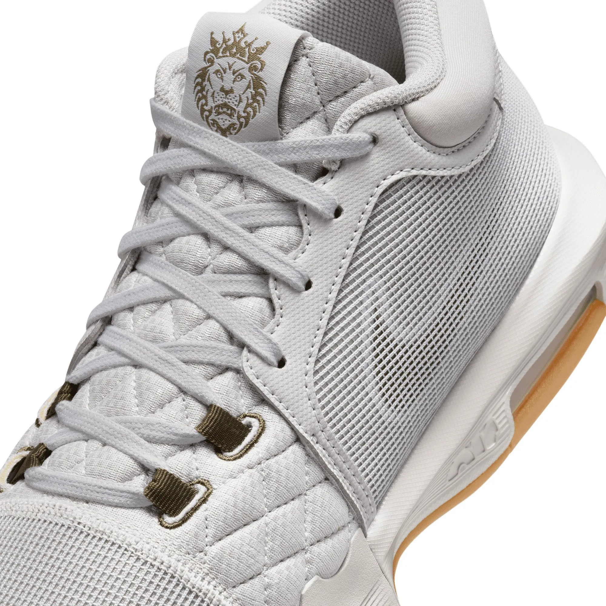 Chaussures de Basketball Homme LeBron Witness 8
