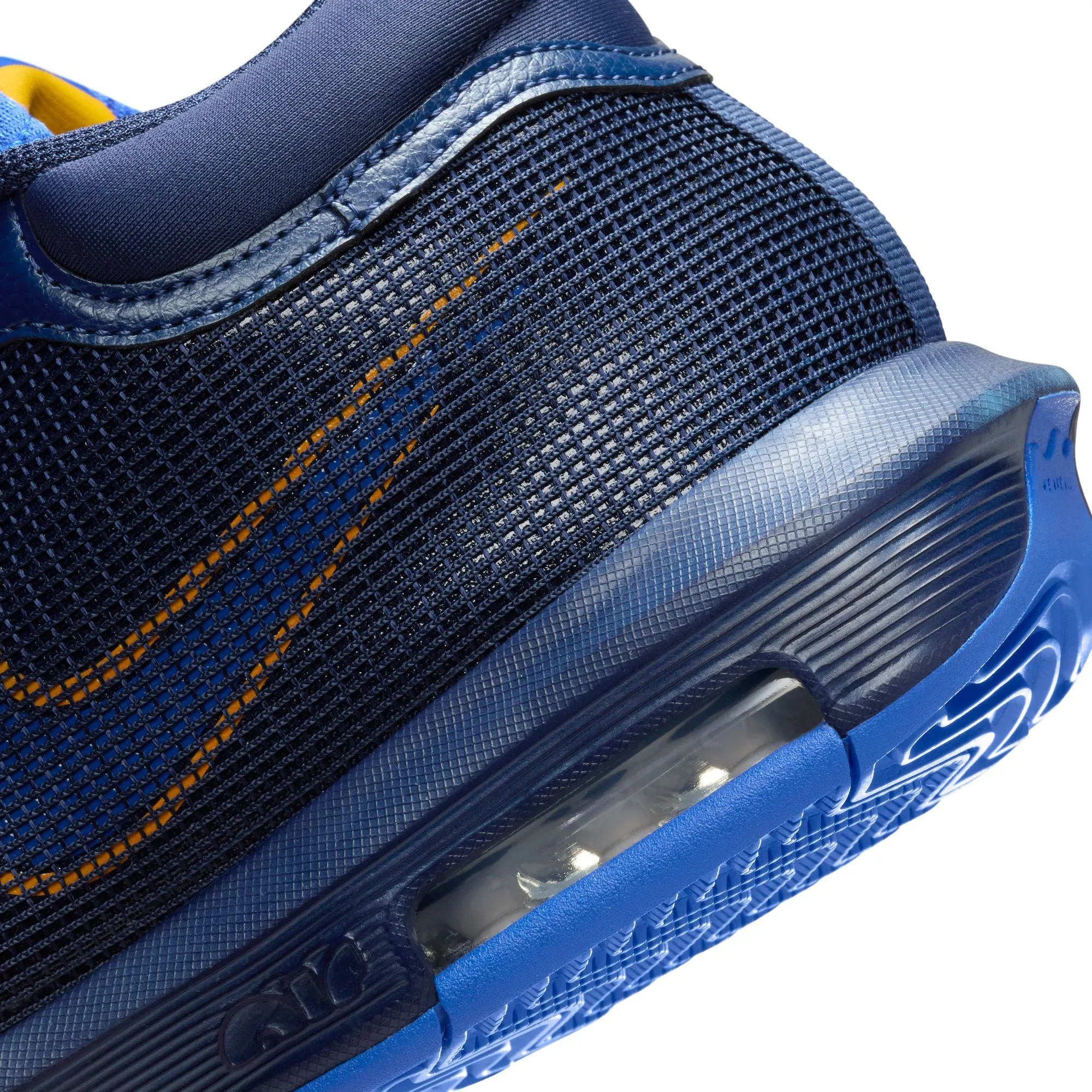 Chaussures de Basketball Homme LeBron Witness 8
