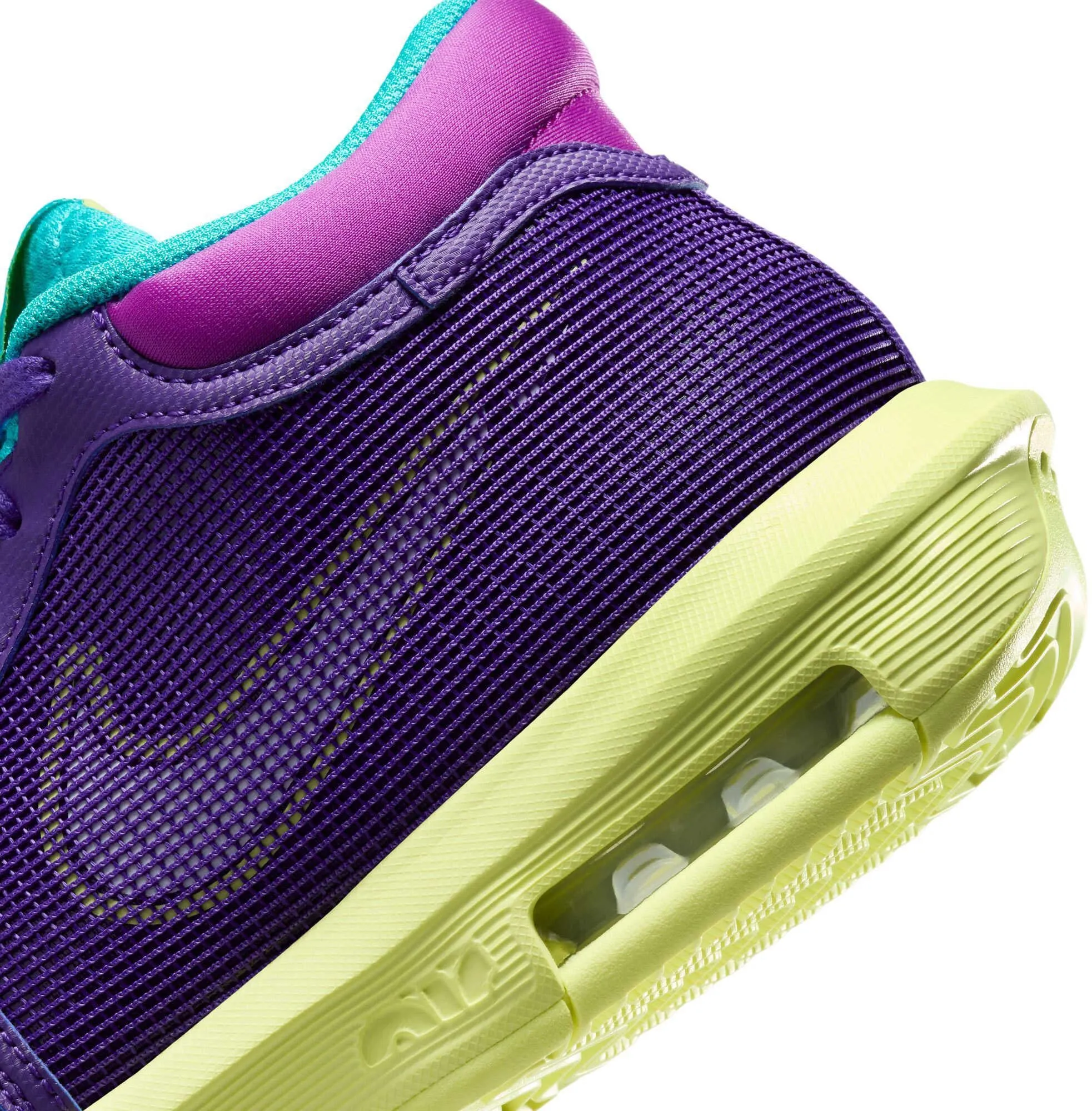Chaussures de Basketball Homme LeBron Witness 8