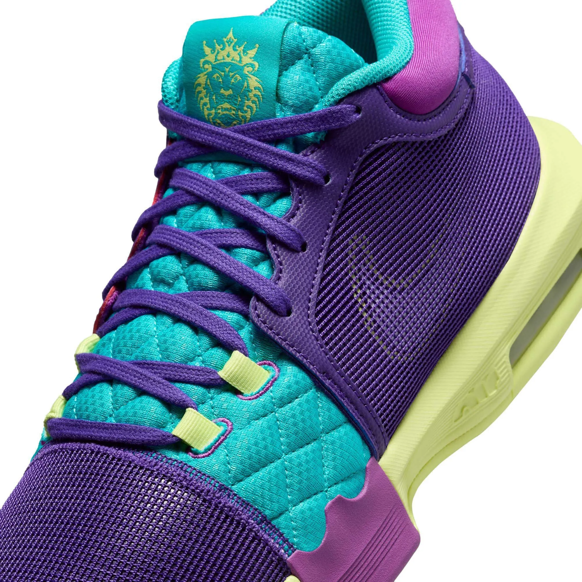 Chaussures de Basketball Homme LeBron Witness 8