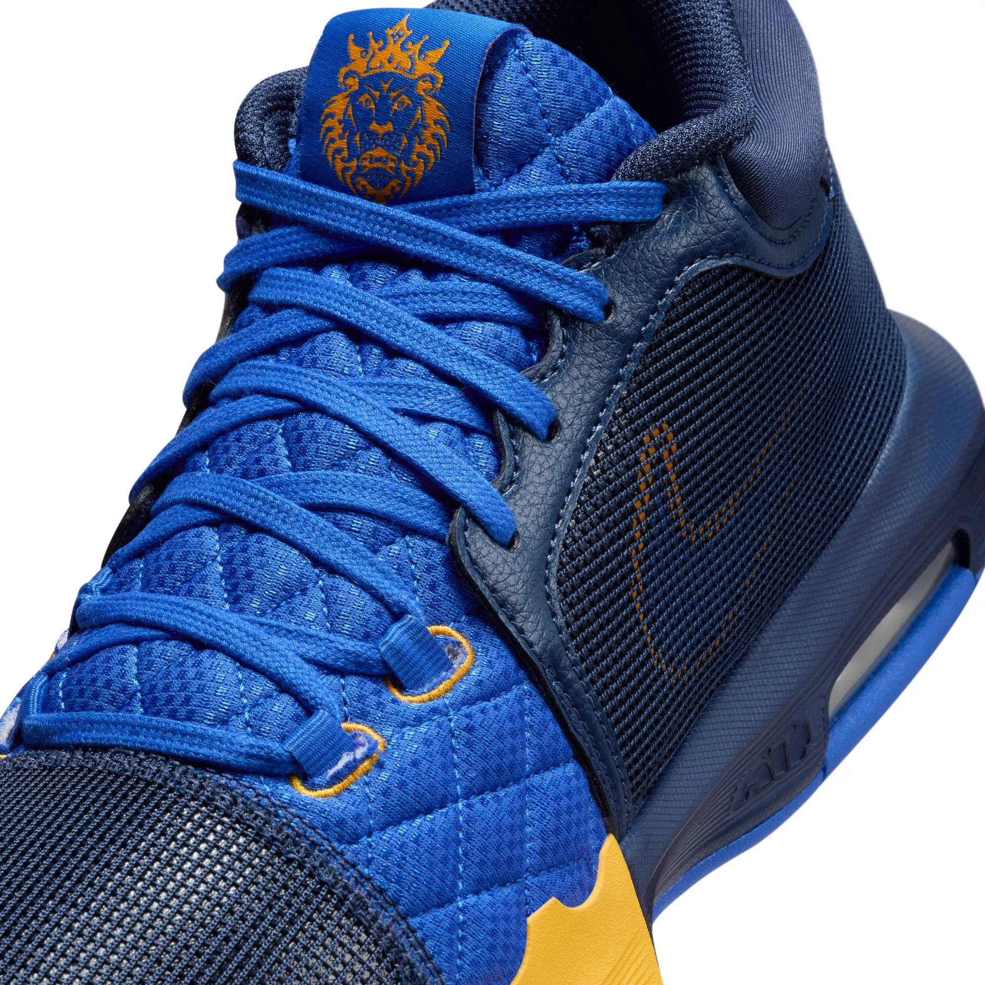 Chaussures de Basketball Homme LeBron Witness 8