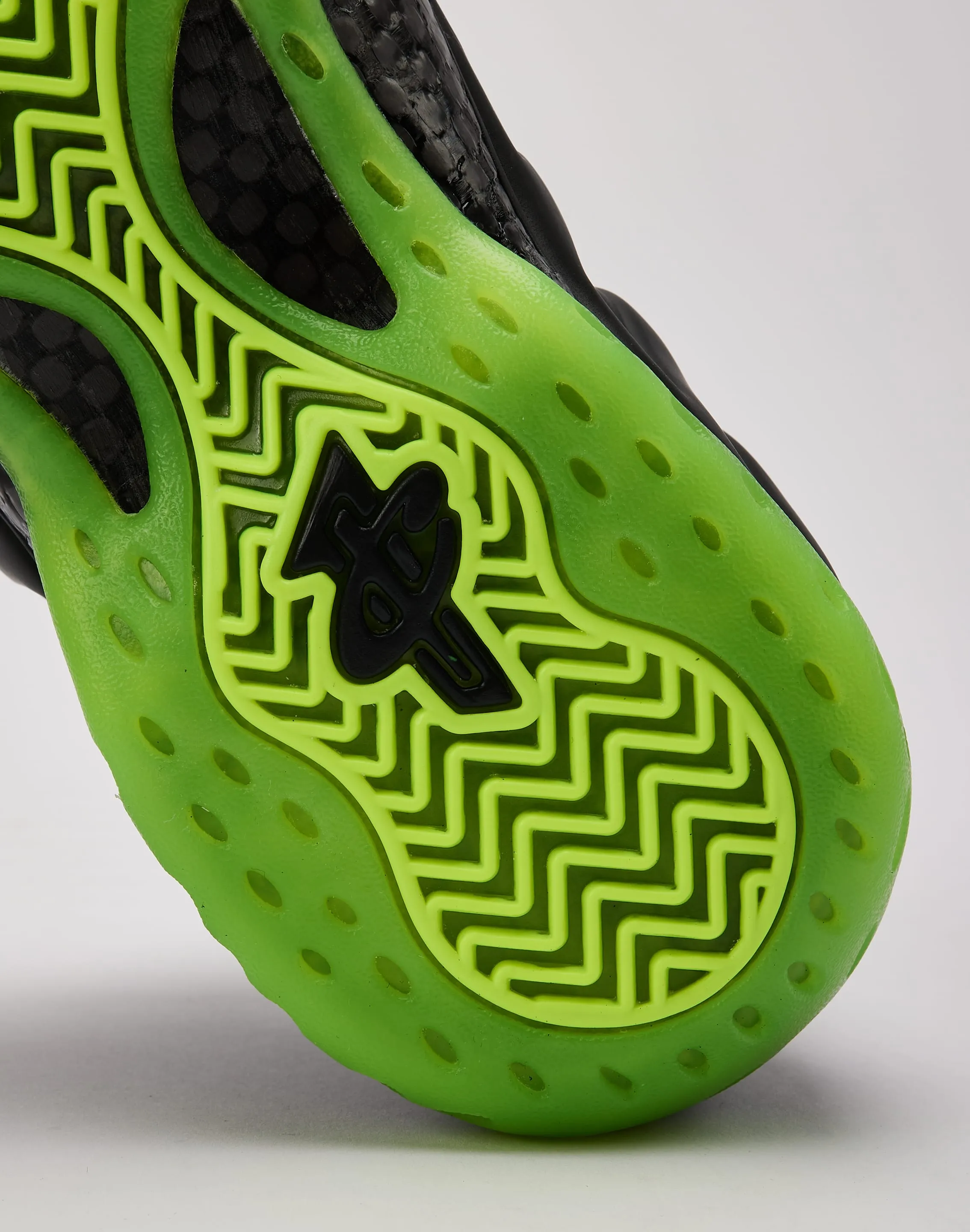 Nike Air Foamposite One 'Noir Volt'